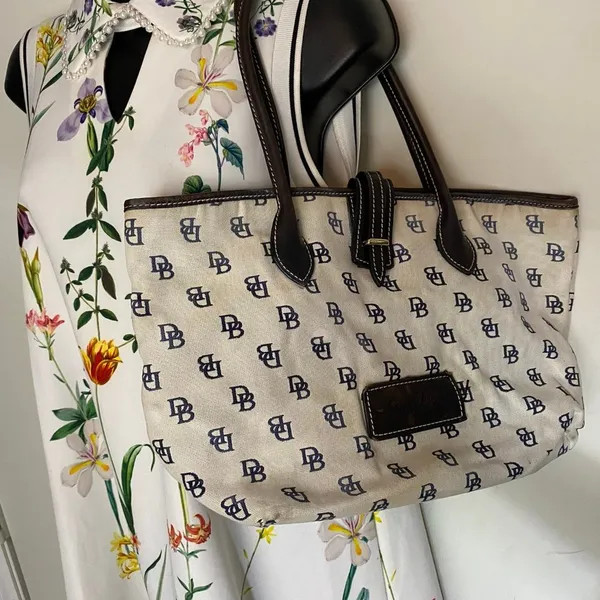 DOONEY & BOURKE White Medium Shoulder Bag - Image 7