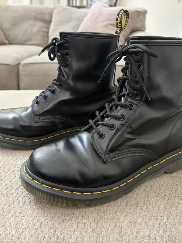 Dr. Martens Black 8-Eye Lace Up Boots Sz 9 - Image 5