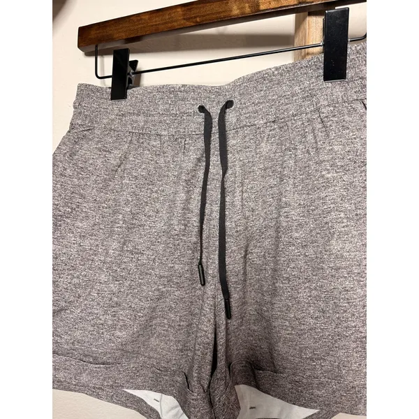 Lululemon Black White Athletic Workout Shorts Pockets Size 8 - Image 4