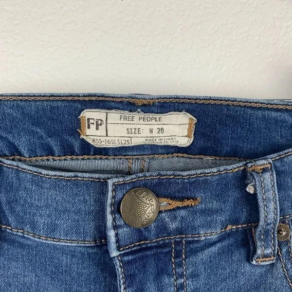 Free People ‘Slim Kick’ Crop Jeans Blue 26‎ - Image 4