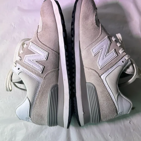 New Balance 574 Retro Sneaker in Light Gray and White - Image 8