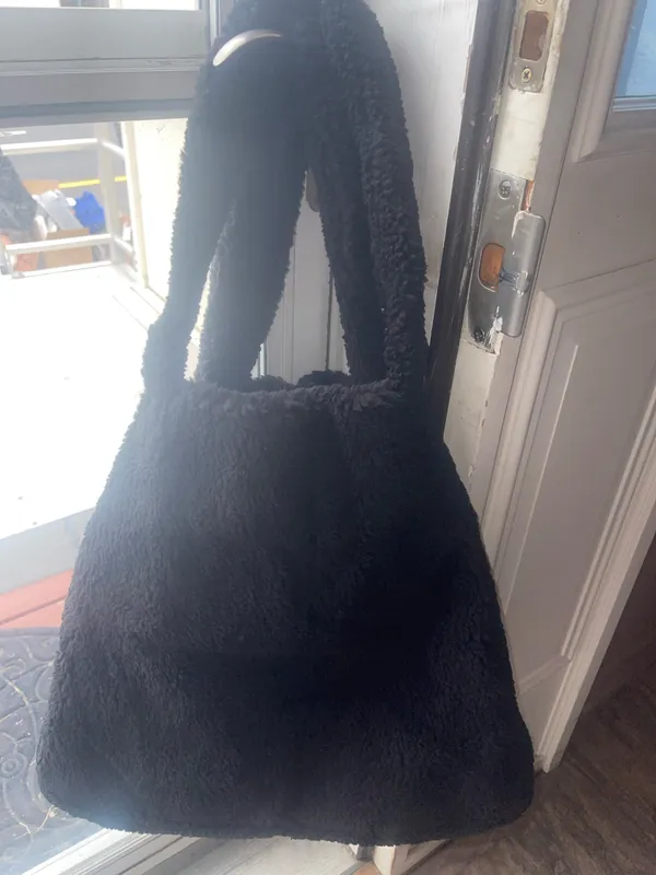 Alo yoga foxy Sherpa tote black NWT - Image 7