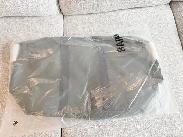 NWT Rains Hilo overnight Weekend Bag medium size in green waterproof - Image 8