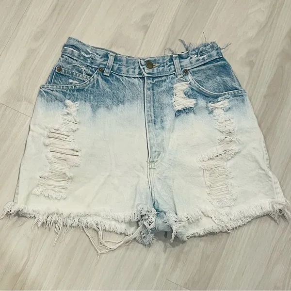Chic Ombre dip dye ripped blue white denim jean shorts size 2 frayed hem - Image 3