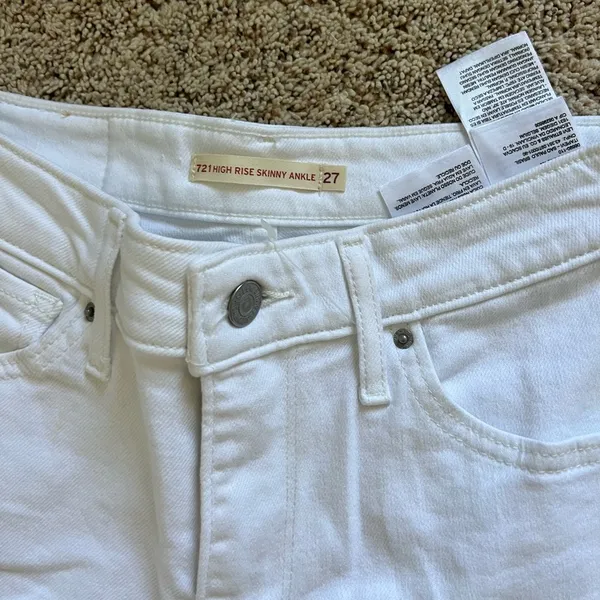 Brand new white Levi’s jeans - Image 4