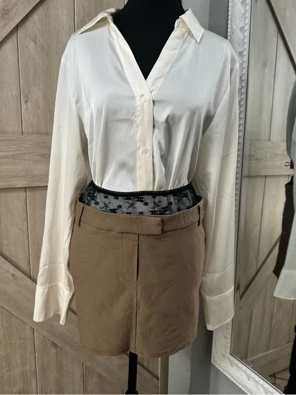 Y2K Office Siren Low rise brown mini skirt with black lace trim detail- Medium - Image 2