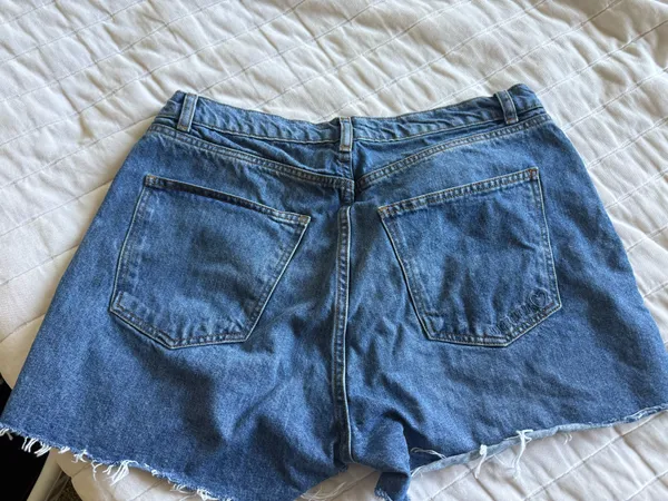 Djerf Avenue Denim Shorts - Image 4