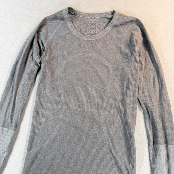 Lululemon Swiftly Tech Long Sleeve Crew Grey Heathered Size 4 Thumbholes - Image 4