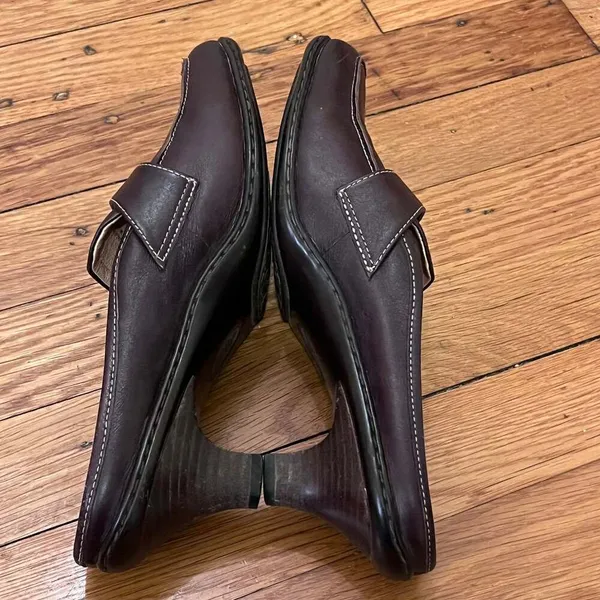 Söfft Women's Leather Loafer Mules with Buckle Detail in Cordovan Brown Size 7. - Image 5