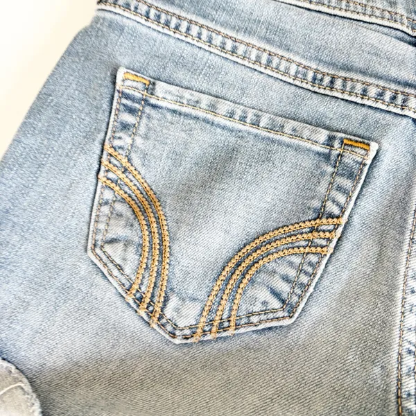 Hollister Womens Low Rise Medium Wash Y2K Coastal Midi Denim Jean Shorts‎ Size 0 - Image 5