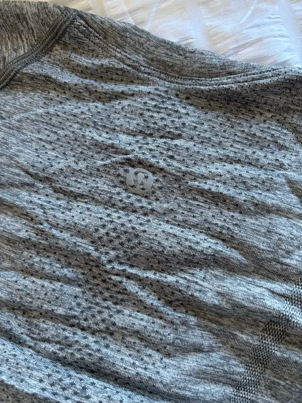 Lululemon Swiftly Tech Long Sleeve - Image 4