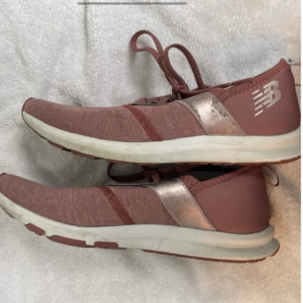 Size 9 new balance shoes - Image 5