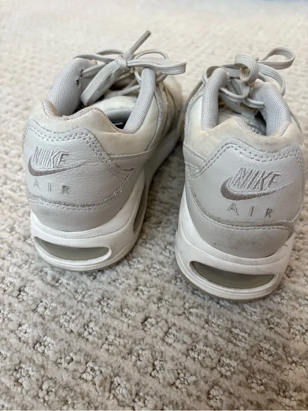 Nike women’s Athletic Sneakers in Light Gray - Image 3