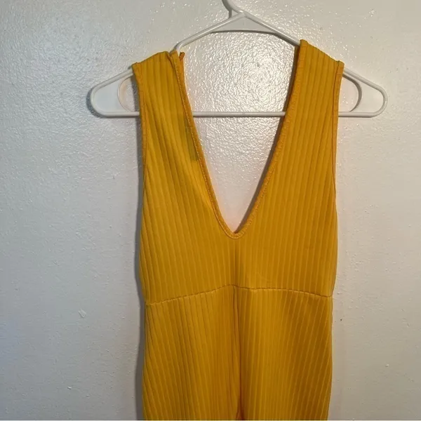 PrettyLittleThing Women's Size 8 Ribbed Tank Top Unitard‎ Yellow V-Neck V-Back - Image 10