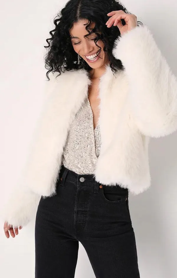 VICI NWT Hot List Faux Fur Jacket - Ivory. Size Small - Image 2