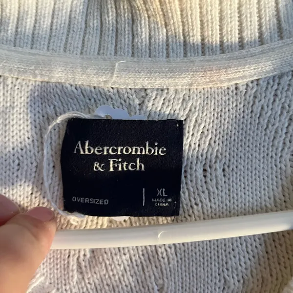 abercrombie & fitch cable knit V-Neck oversized sweater vest in xl - Image 2