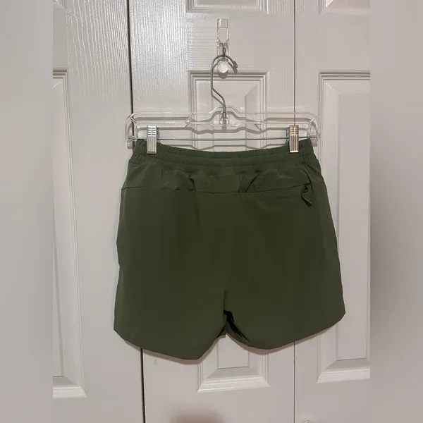 Beyond Yoga Mid-Length Athletic Short Green Extra Small - Image 3
