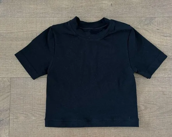 khy fitted short sleeve black tee shirt crop top - Image 2