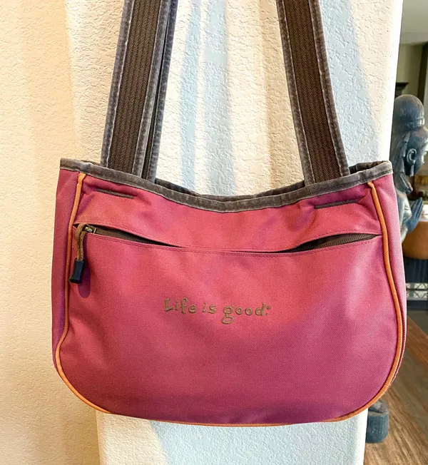 Like new bag with magnetic closer. Mint! Sz 12x8x4 - Image 3