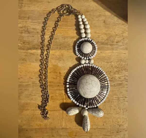 Chunky Statement Stylish Beaded Gold Tone Necklace - Image 4