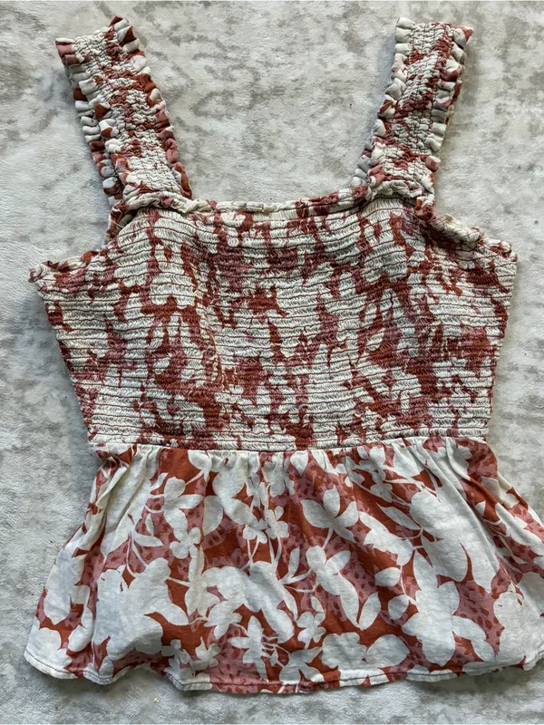 Old Navy Floral Cropped Flowy Tank Shirt Size Small - Image 2