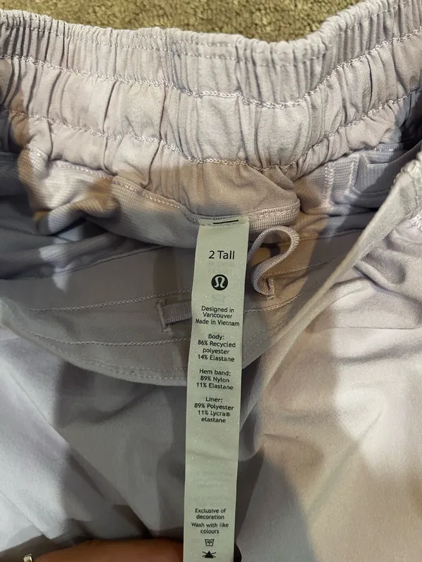 Lululemon Shorts Hotty Hot 2.5" High-Rise - Image 2