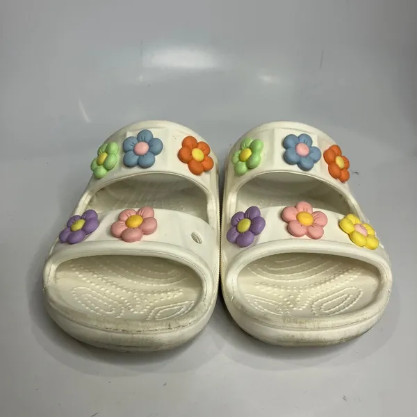 Crocs classic sandals slides flower jibbitz women's size 8 white‎ beach casual - Image 2