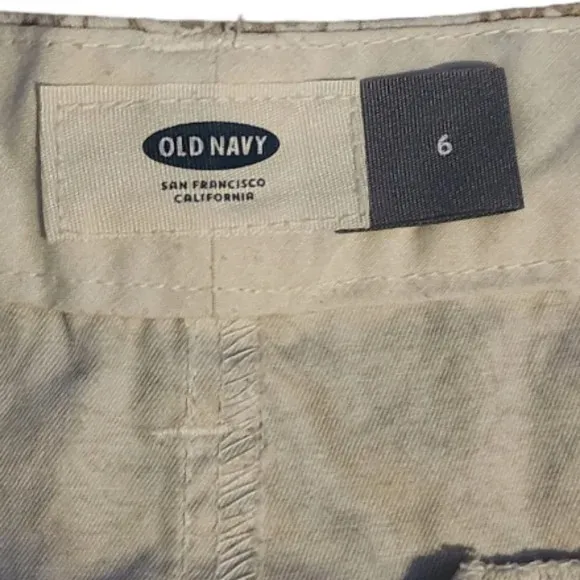 Old Navy Floral Print Cream/Olive Shorts, Size 6 - Image 3