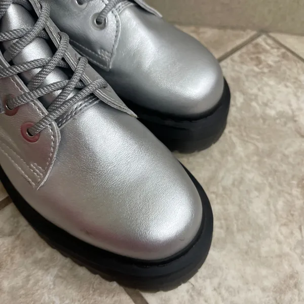 Dr Martens Jadon Metallic Silver Platform Boots 8-Eye Side Zip Womens 8 leather - Image 2
