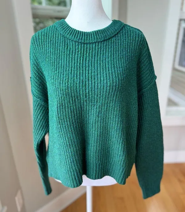 American Eagle Heather Green Cropped Crewneck Ribbed Sweater Size Medium - Image 10