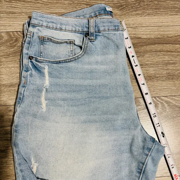 Celebrity Pink Women Light Wash Distressed Denim Shorts Cutoff Frayed Hem‎ 17/33 - Image 10