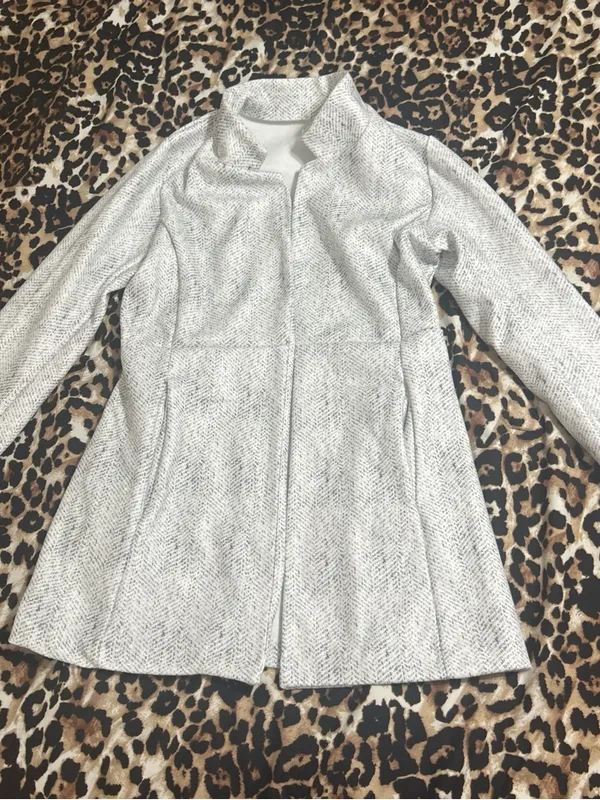 Amazon Women's Light Gray Textured Stand-Collar Trench Coat - Image 2