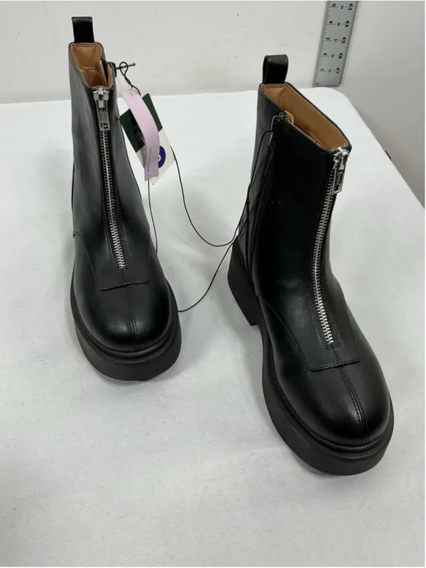 Womans NWT Wild Fable Platform Ankle Boots Black Size 6 Side Zip - Image 2