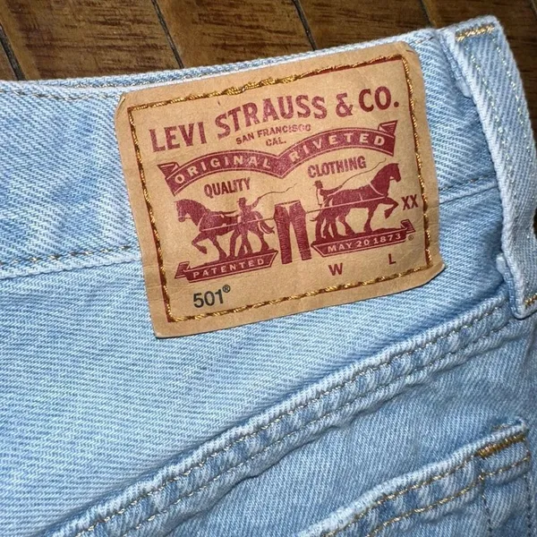 Levi's 501 distressed button up cutoff W24 denim cutoff shorts - Image 4