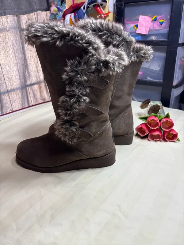 Bearpaw Genevieve Women's Size 9 Brown Suede Faux Fur Trim Winter Boots - Image 5