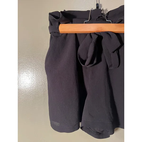 Lush Women's Size XS High Paper Bag Waist Shorts Black Dressy Tie Waist Pockets - Image 3