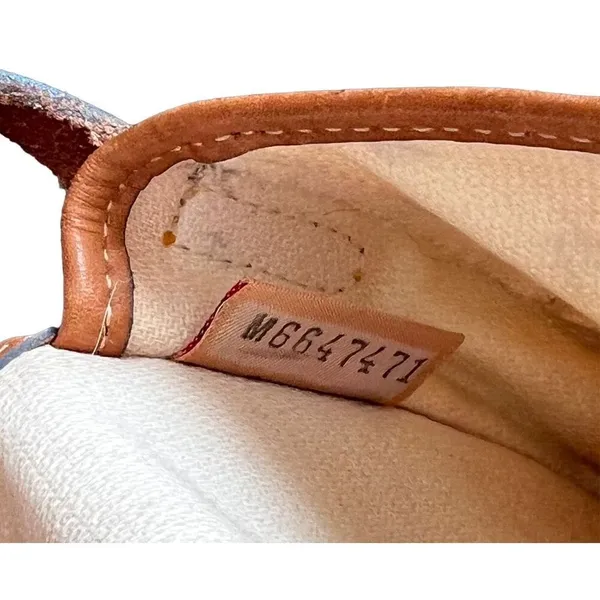 Vintage Dooney & Bourke Hand Or Shoulder Bag - Image 4