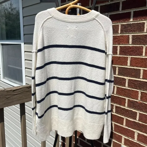 Aerie Cream Navy Blue Stripes V-Neck Sweater Women's Medium - Image 2