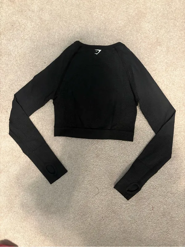 Gymshark Black Seamless Long-Sleeve Crop Top - Image 2