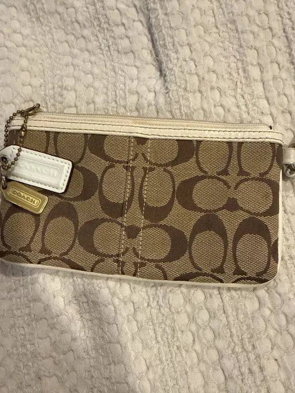 Coach Signature Canvas and Patent Leather Stripe Wristlet - Image 7