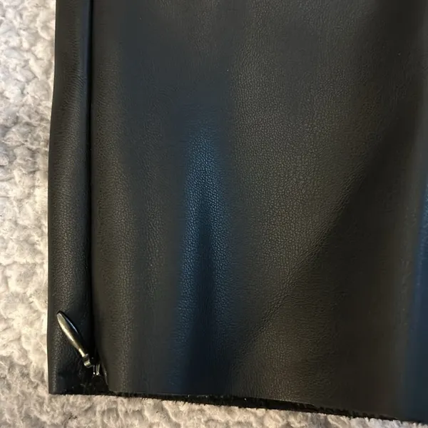 Zara Black Faux Leather Skinny Leggings/Pants - Size Medium - Image 10