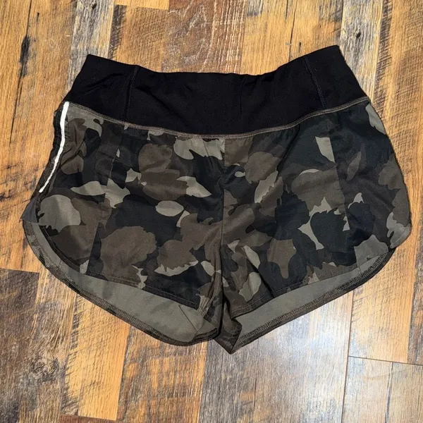 Athleta Women's Brown and Black Shorts - Image 2