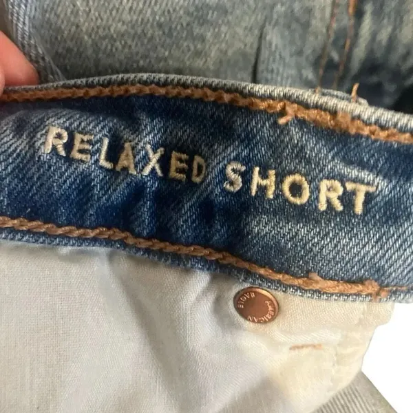 American Eagle Strigid Relaxed Short Medium Wash Cut Off Size 10 #778 - Image 4