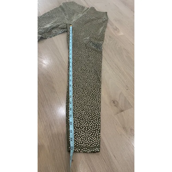 Buff Bunny Rosa pocket legging "Bossy" print dark olive green size medium - Image 7
