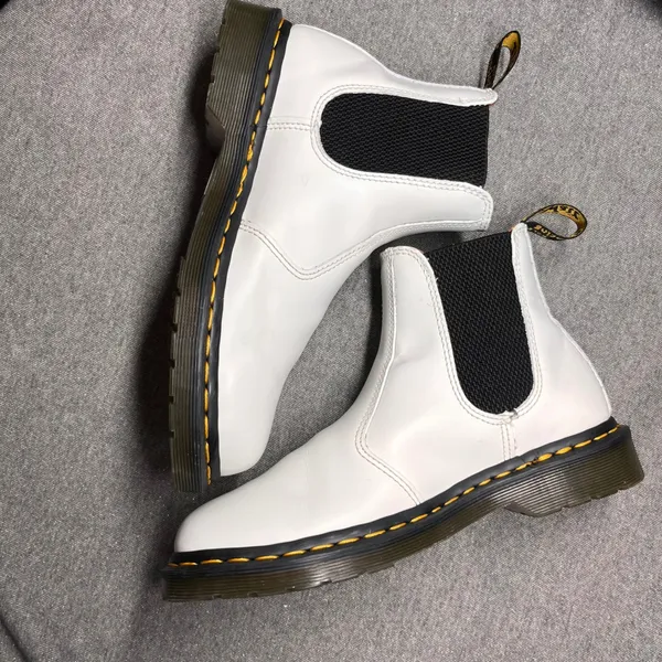 Dr Martens 2976 YS White Leather Chelsea Boots Yellow Stitch‎ Women's Size 7 - Image 7