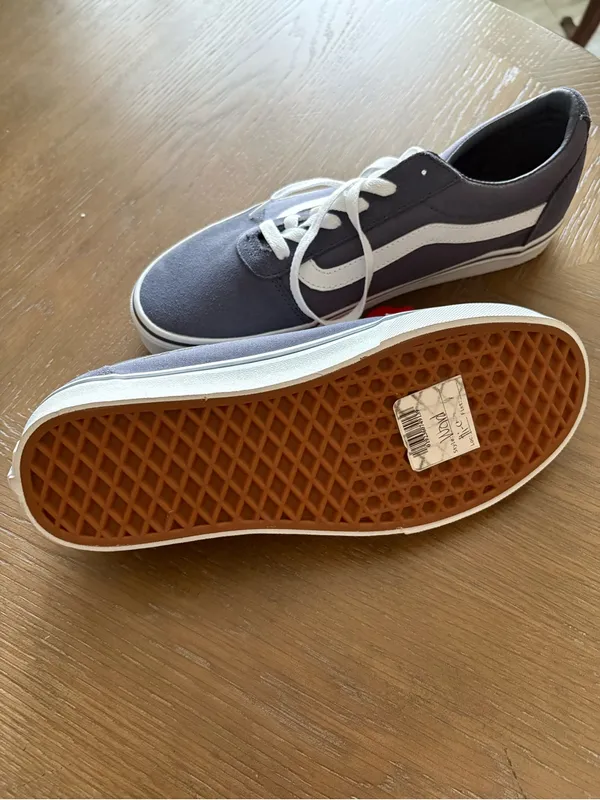 Vans Old Skool in Gray and White - Image 3