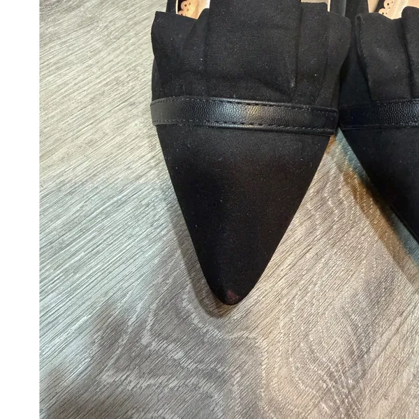 Journee Collection Marek Black Faux Suede Ruffle Pointed Toe Pumps 7.5 - Image 4