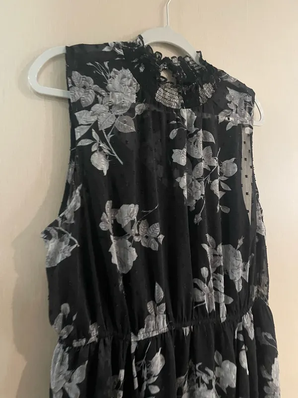 Torrid sz 2 2xl plus black gray Swiss dot smocked neck tank dress floral lined - Image 2