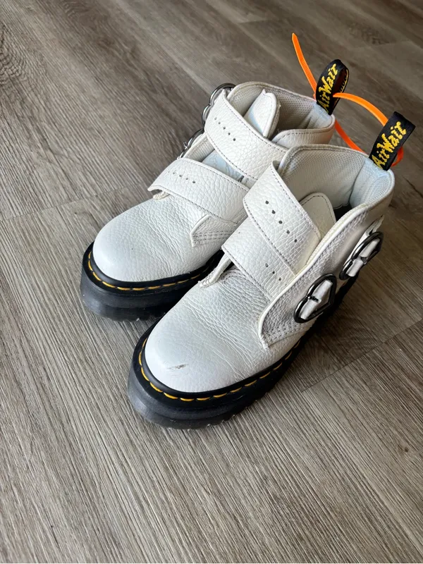Dr. Martens AirWair Devon Heart White Leather Platform Boots size 5 - Image 5