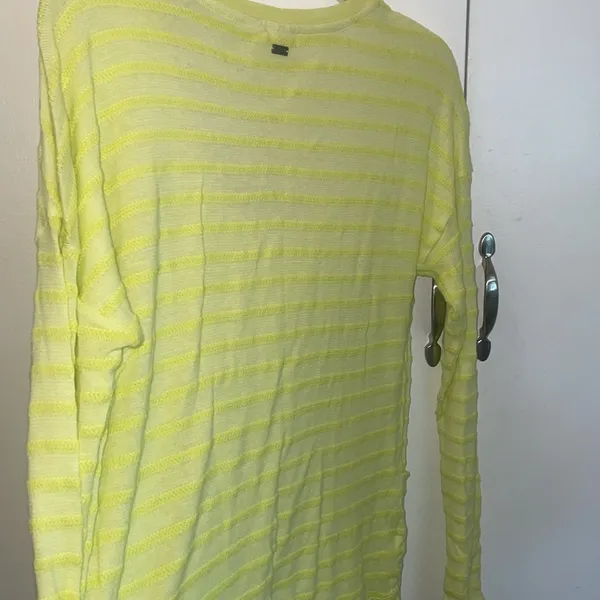 Roxy Yellow Striped Long Sleeve Top size small - Image 5